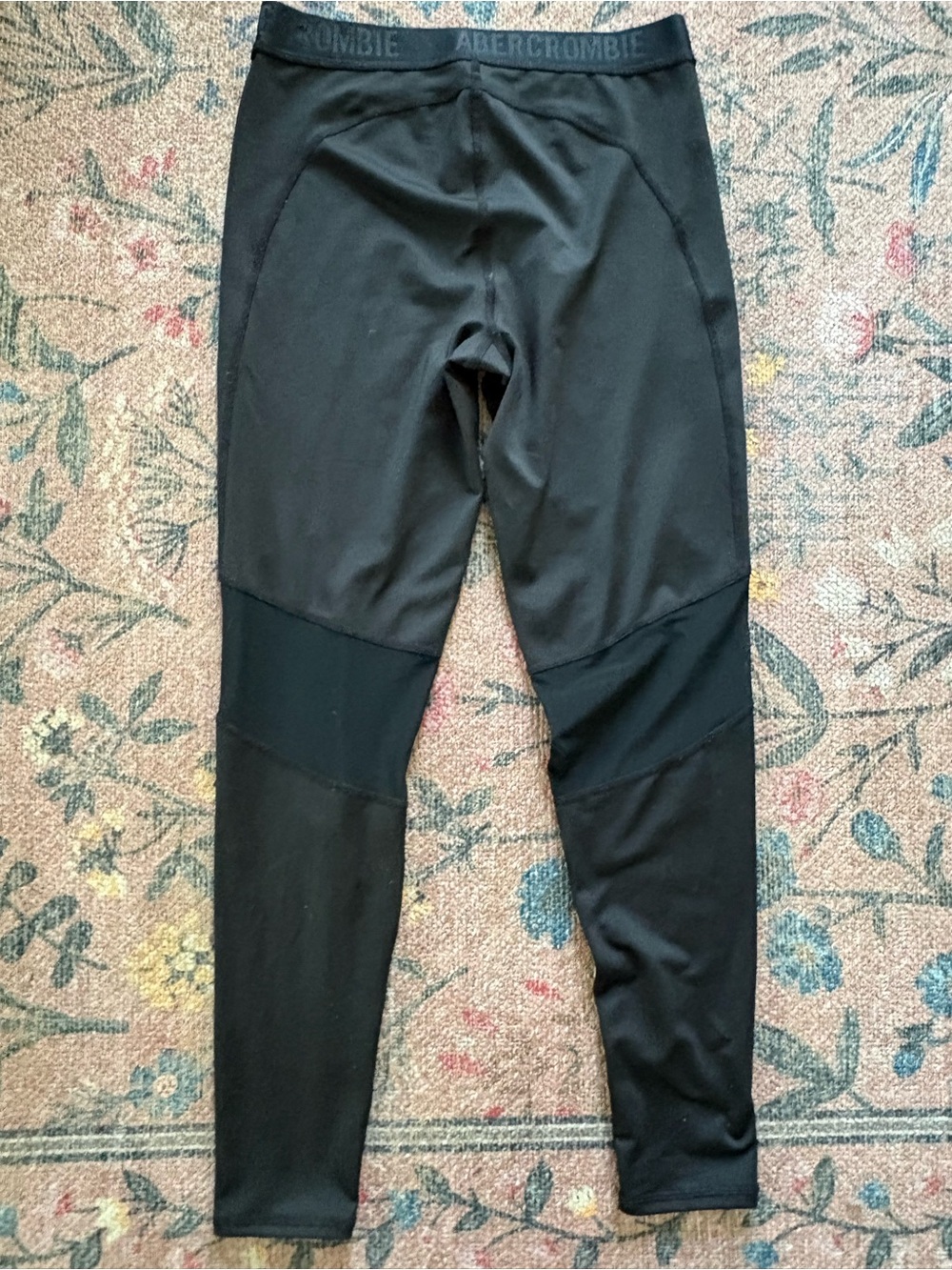 Women’s size medium black Abercrombie & Fitch active leggings